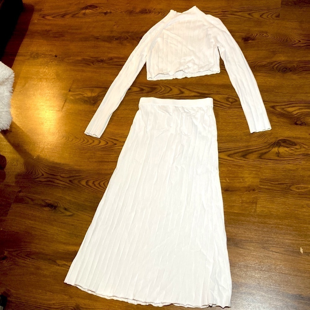 🌷HOUSE of Harlow 1960🌷 2 Pc Set Ribbed Mockneck Crop Top & Skirt